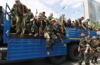 Відступаючи, колони бойовиків прикриваються заручниками, - Тимчук