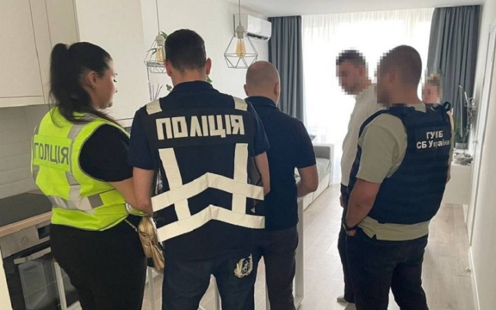 У Києві адвокат підбурював громадянку РФ дати хабаря працівнику міграційної служби