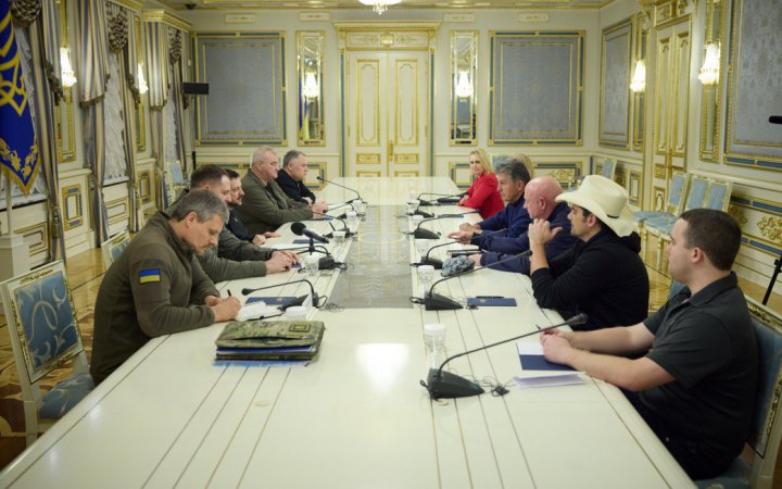 Зеленський зустрівся з делегацією американських сенаторів 