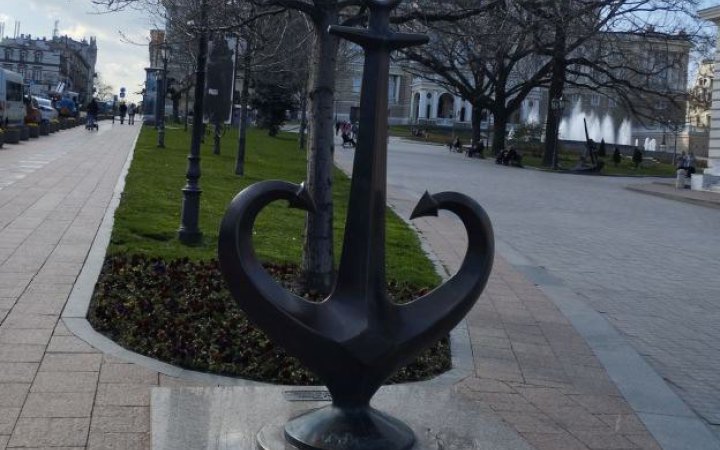 З одеської скульптури стерли ім’я російського дизайнера Артемія Лебедєва