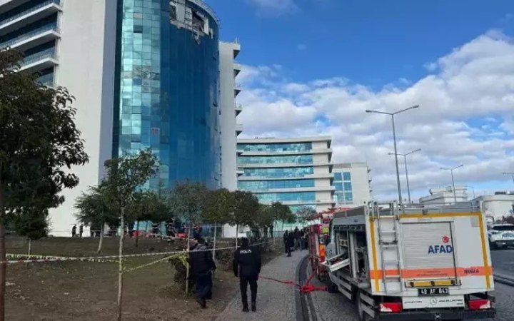 У Туреччині вертоліт врізався у будівлю лікарні, загинуло чотири людини