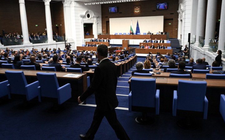 Болгарія тимчасово зупинила експорт нафтопродуктів до країн ЄС через санкції проти «Лукойлу»