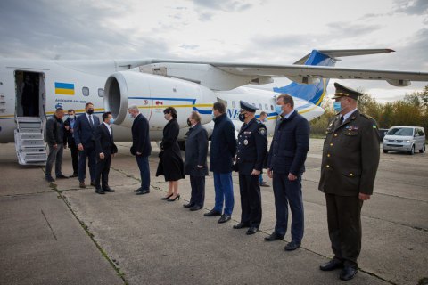 Зеленский на Волыни поручил до лета построить дорогу к Шацким озерам