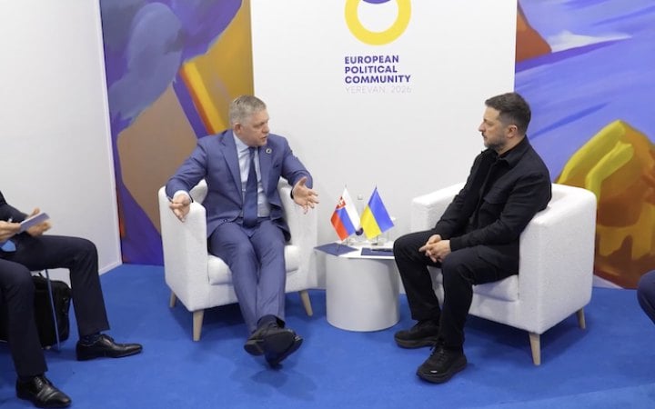 Зеленський і Фіцо провели зустріч у Єревані: Словаччина готова підтримати вступ України до ЄС