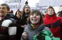 Студенты требуют от Азарова вернуть стипендии