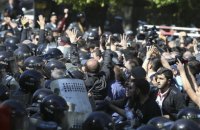 В Ереване произошли столкновения между протестующими и полицией, пострадали 46 человек (обновлено) 