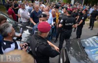 В Чернигове заблокировали очередные "подозрительные" машины (обновлено)