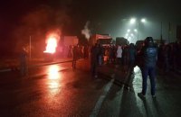 Владельцы "евроблях" продолжают блокировать пункты пропуска на границе с Польшей