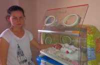 Потрібна допомога недоношеній дівчинці