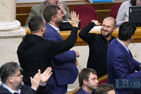 "Слуги народа" договорились не ехать на каникулы на дорогие курорты, - Кравчук