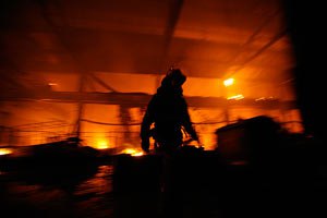 Горит рынок у метро "Осокорки"