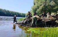 На Чернігівщині з води витягли російський танк, який не зміг переправитися через Десну
