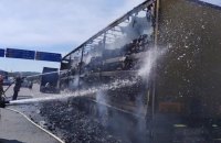 На трассе во Львовской области сгорел грузовик с 13 тоннами древесного угля