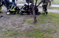 В результате пожара в киевской многоэтажке пострадали дети