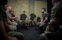 Зеленський відвідав бригади, які ведуть наступальні дії в межах ОТУ "Соледар"