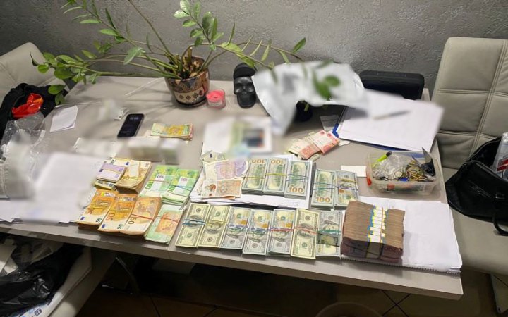 На Київщині зловмисники підробляли і збували ліки від раку та гепатиту В