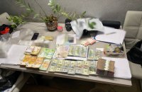 На Київщині зловмисники підробляли і збували ліки від раку та гепатиту В