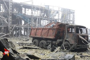 Минобороны: военные обстреливают боевиков в аэропорту из артиллерии