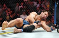 На турнире UFC 239 боец нокаутировал экс-чемпиона, сломав тому челюсть