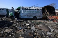 Під час ракетної атаки росіян на Київ пошкоджена будівля складу Rozetka