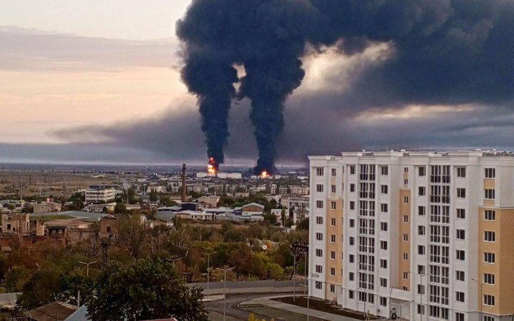 БПЛА у Криму атакували нафтобазу у Феодосії, аеродром та Севастопольську бухту