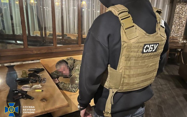 СБУ знешкодила злочинне угруповання, яке під виглядом правоохоронців грабувало харків’ян