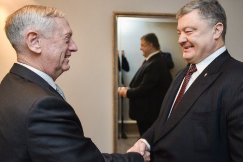 Порошенко залишився в захваті від зустрічі з Меттісом 