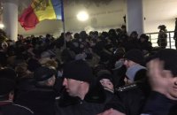 В Молдове взяли штурмом парламент