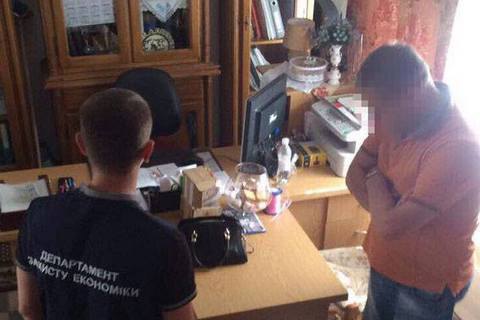 Чиновник Хмельницької облради попався на хабарі $50 тисяч