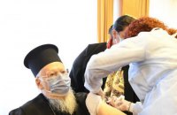 Патриарх Варфоломей сделал прививку против ковида вакциной Sinovac