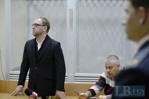 У Печерского суда около тысячи человек требуют закрыть дело Власенко