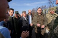 Послы США, Германии, Франции и Британии посетили зону ООС возле Золотого и Петровского