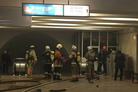 В Киеве произошел пожар на станции метро "Дружбы народов"
