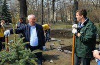 Азаров насчитал 5,5 млн "патриотов" на субботнике