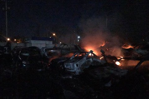 На штрафплощадке в Одессе сгорели 20 автомобилей