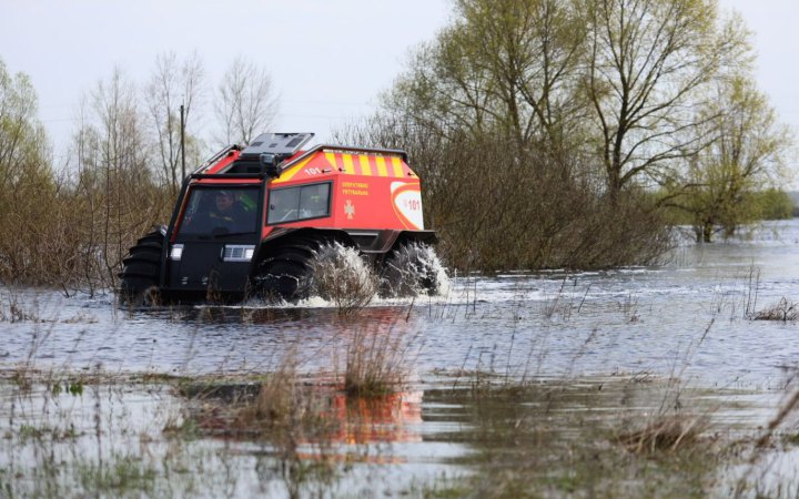 На півночі країни знизився темп підняття води у річках