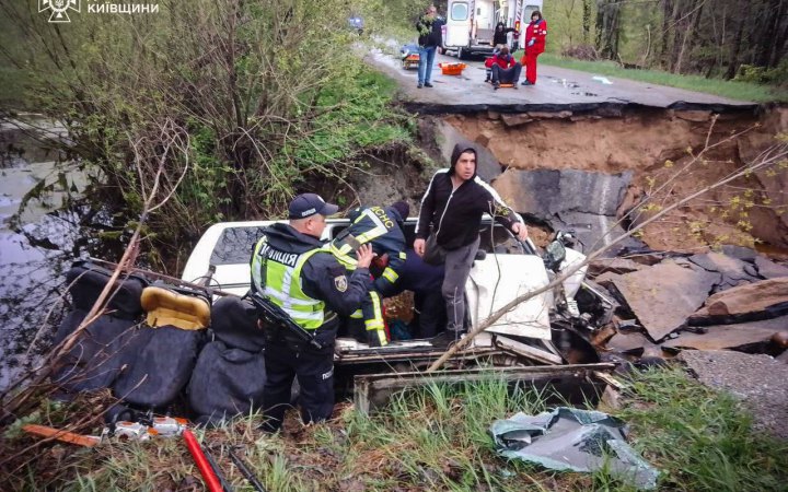 Головне за ніч та ранок понеділка, 22 квітня: 70 відбитих штурмів на 4 напрямках, аварія мікроавтобуса на Київщині