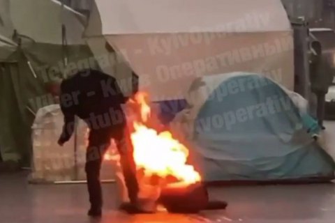 У Києві у протестувальників біля КМДА загорівся балон з газом 
