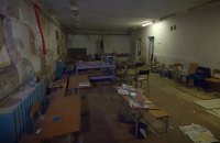 Зеленський показав європейським політикам підвал школи на Чернігівщині, де росіяни утримували українців