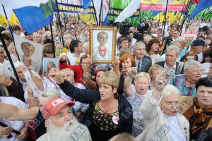 Оппозиция просит Януковича принять решение об освобождении Тимошенко