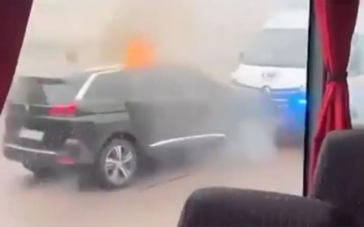 Поблизу Парижа напали на тюремну машину із в'язнем. Він втік, загинули двоє наглядачів