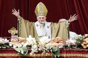 Бенедикт XVI: человечество погружается во тьму
