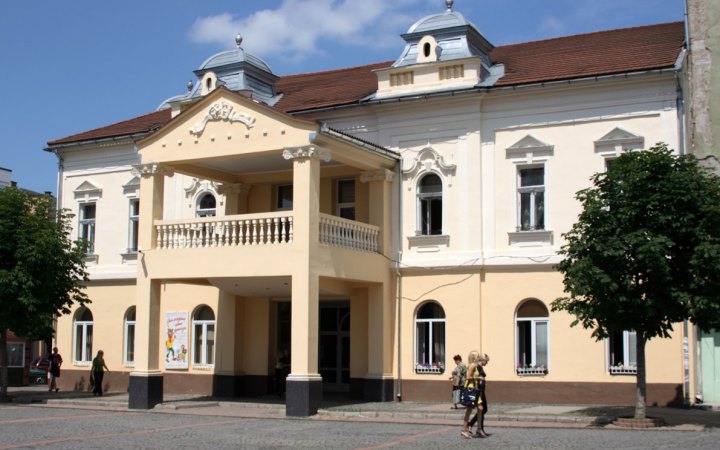 Мукачівський драмтеатр переказав ЗСУ 130 тисяч гривень зі свого заробітку