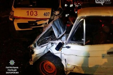 В Запорожье ВАЗ врезался в детский реанимобиль