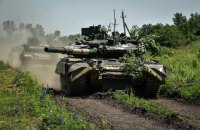 Українські військові провели танкові маневри в зоні ООС на Донбасі