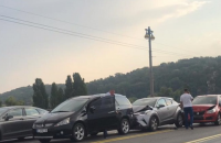 Столичний Печерськ паралізували затори через ДТП з 4 автомобілями на мосту Патона