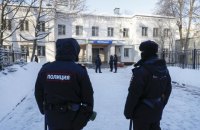 Над Навальным провели суд в отделении полиции, его арестовали на 30 суток (обновлено)