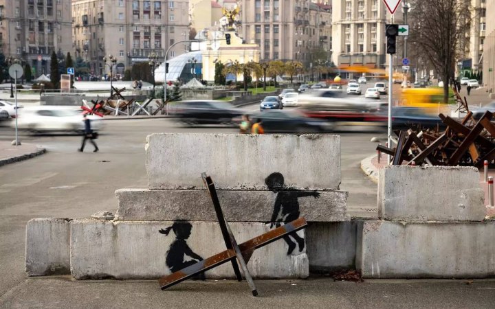 Бенксі підтвердив, що він є автором семи муралів в Україні