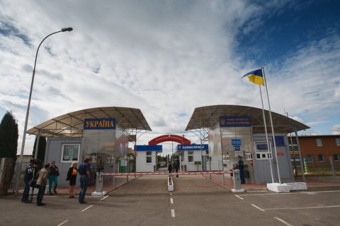МИД заявил об отсутствии дополнительных ограничений для выезда украинцев за границу 