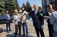 Вторая партия южнокорейских защитных костюмов доставлена в Украину, - Порошенко